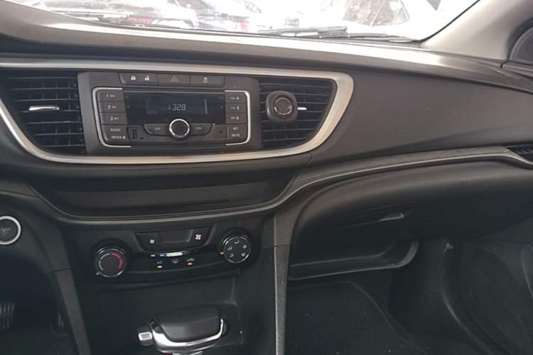 Used Buick GT 2018 18T Automatic Elite Model Center Console
