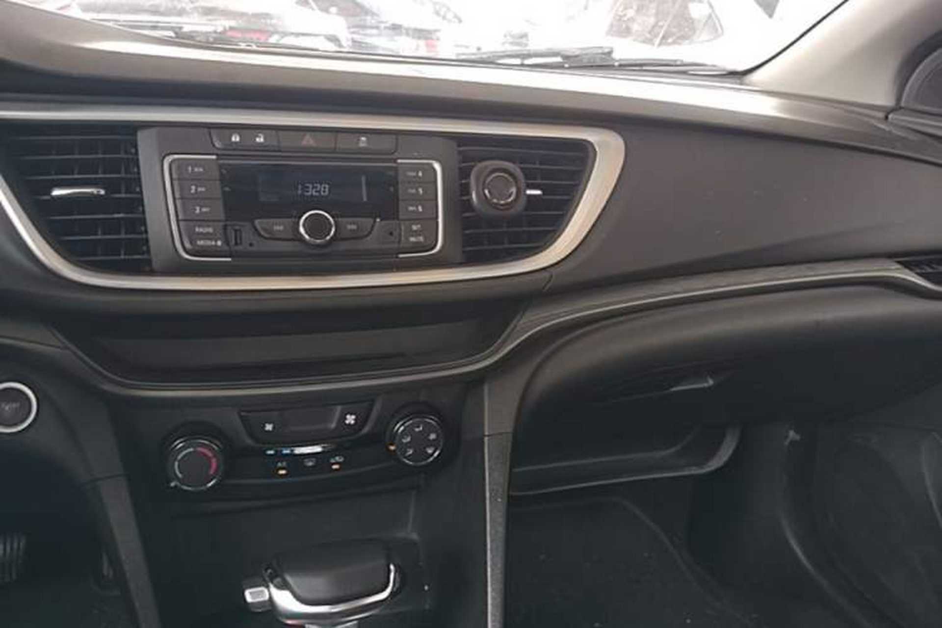 Used Buick GT 2018 18T Automatic Elite Model Center Console