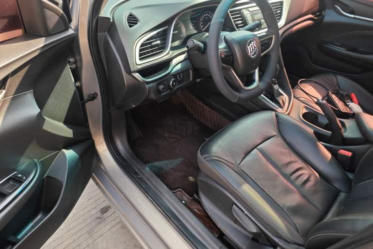 Used Buick GT 2018 18T Automatic Elite Model Driver Seat