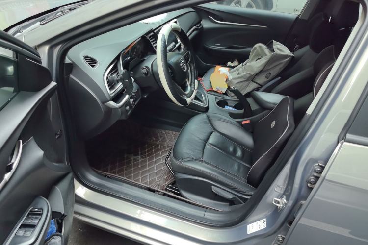 Used Buick GT 2018 18T Automatic Elite Model Driver Seat