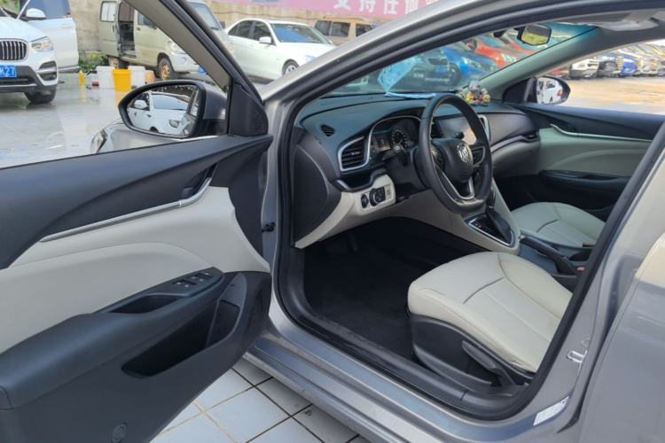 Used Buick GT 2018 15T Dual-Clutch Elite Model China V Standard Driver Seat