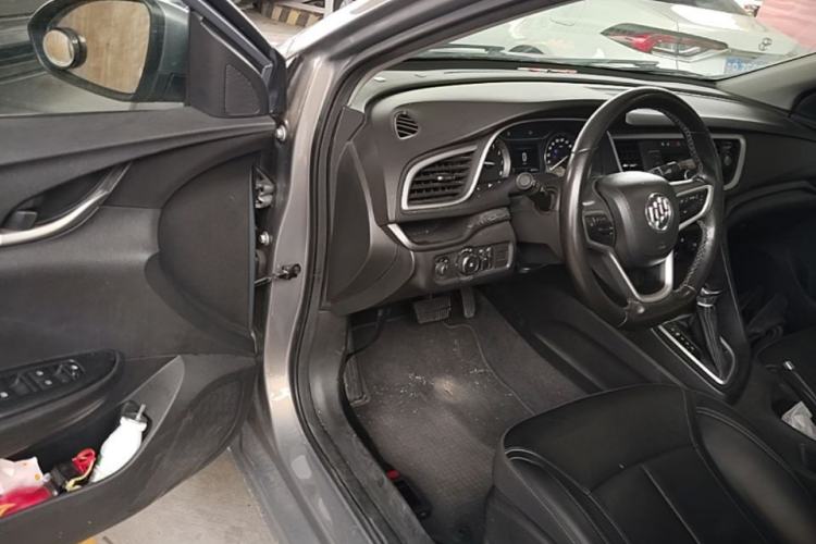 Used Buick GT 2018 18T Automatic Elite Model Driver Seat