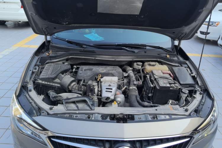 Used Buick GT 2018 15T Dual-Clutch Elite Model China V Standard Engine Bay