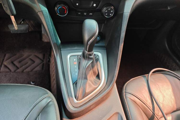 Used Buick GT 2018 18T Automatic Elite Model Gear Lever