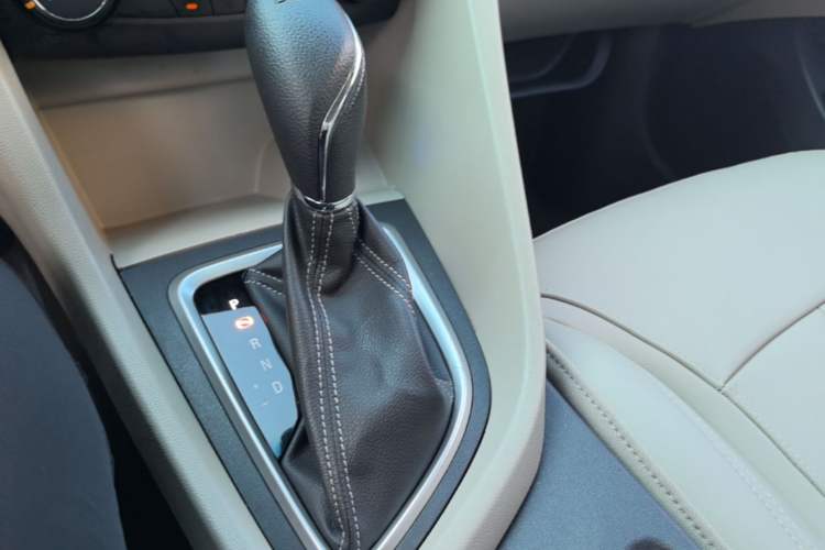 Used Buick GT 2018 15T Dual-Clutch Elite Model China V Standard Gear Lever