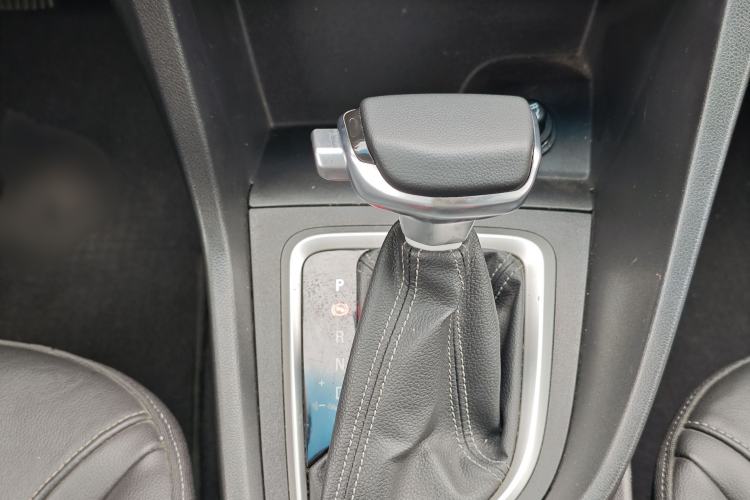 Used Buick GT 2018 18T Automatic Elite Model Gear Lever