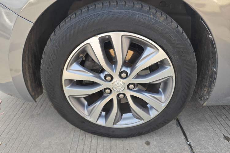 Used Buick GT 2018 18T Automatic Elite Model Left Front Wheel Hub