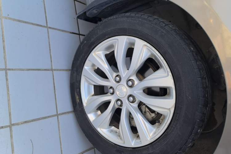 Used Buick GT 2018 15T Dual-Clutch Elite Model China V Standard Left Front Wheel Hub