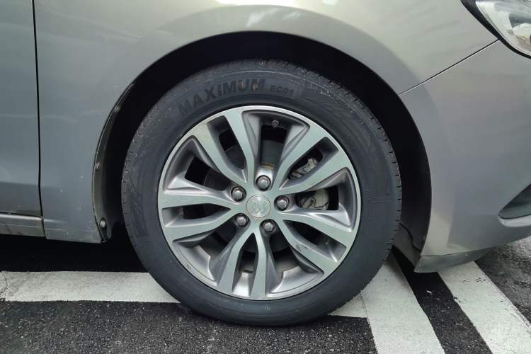 Used Buick GT 2018 18T Automatic Elite Model Right Front Wheel Hub