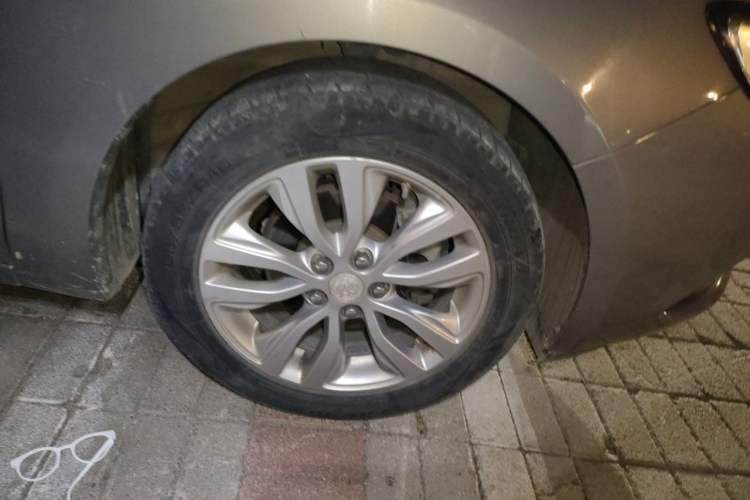 Used Buick GT 2018 15T Manual Elite Version China V Standard Right Front Wheel Hub