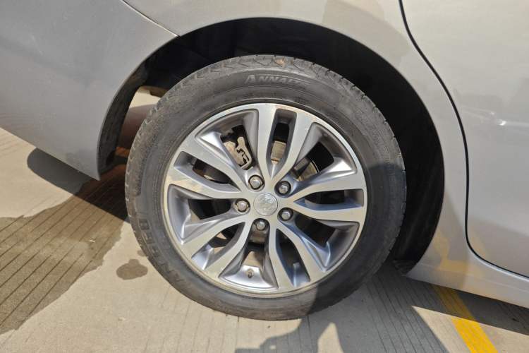 Used Buick GT 2018 18T Automatic Elite Model Right Rear Wheel Hub