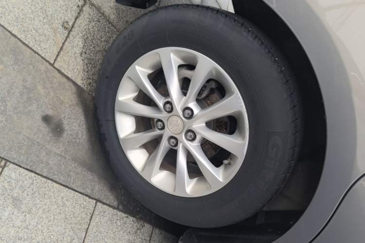 Used Buick GT 2018 15T Dual-Clutch Advanced Model China V Standard Right Rear Wheel Hub