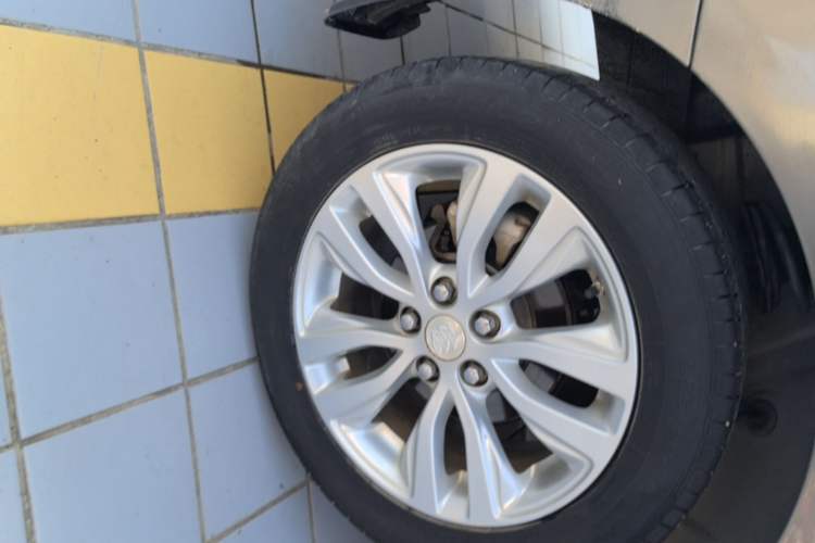 Used Buick GT 2018 15T Dual-Clutch Elite Model China V Standard Right Rear Wheel Hub