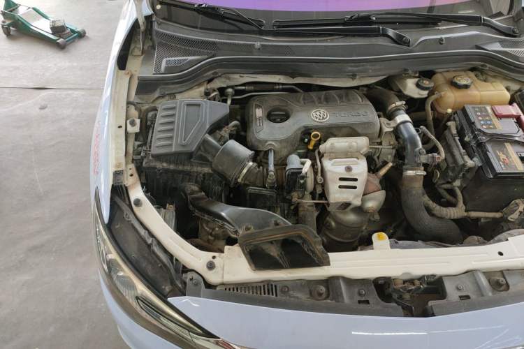 Used Buick GT 2018 15T Dual-Clutch Elite Model China V Standard Engine Bay Right