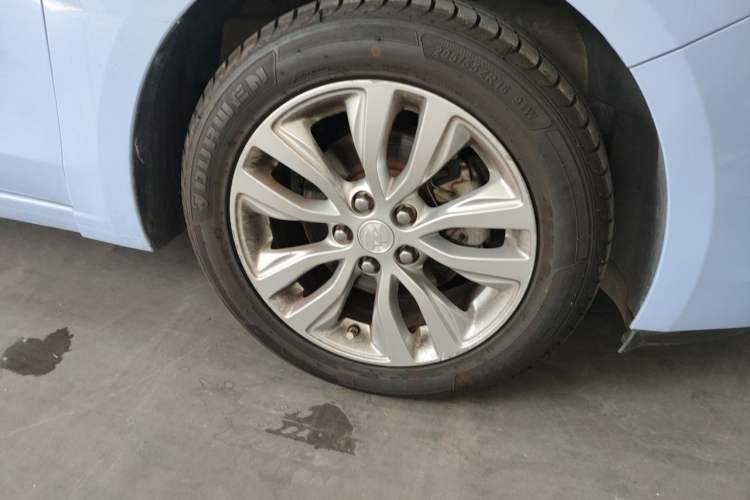 Used Buick GT 2018 15T Dual-Clutch Elite Model China V Standard Right Front Wheel Hub