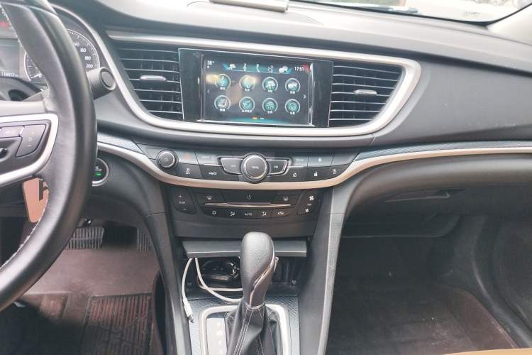Used Buick GT 2018 18T Automatic Flagship Model Audio And AC Panel