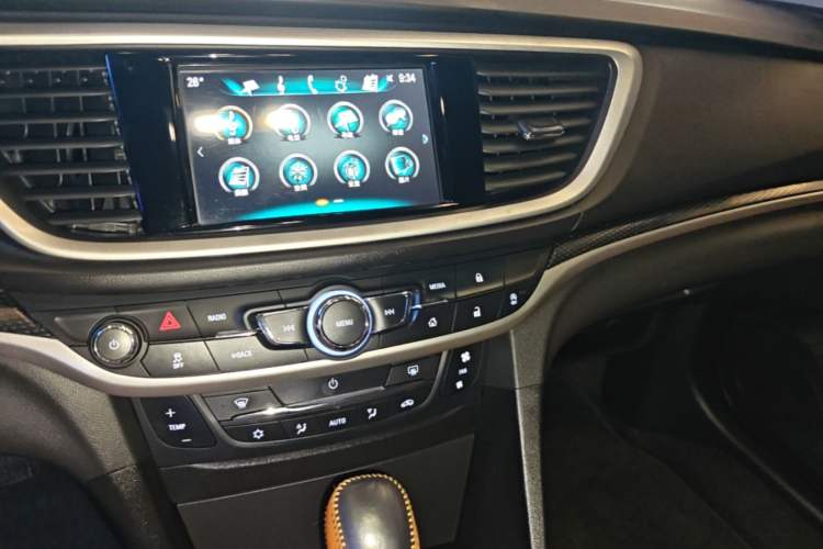 Used Buick GT 2018 18T Automatic Flagship Model Audio And AC Panel