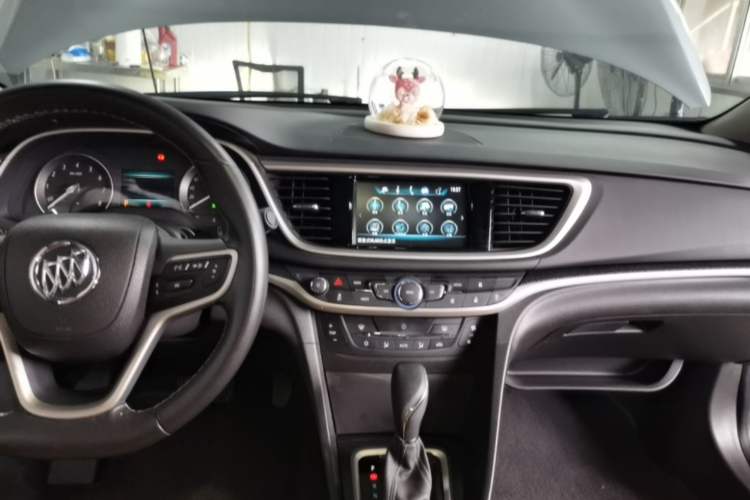Used Buick GT 2018 18T Automatic Flagship Model Audio And AC Panel