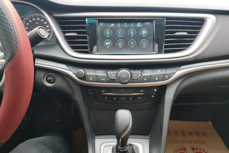 Used Buick GT 2018 18T Automatic Flagship Model Audio And AC Panel