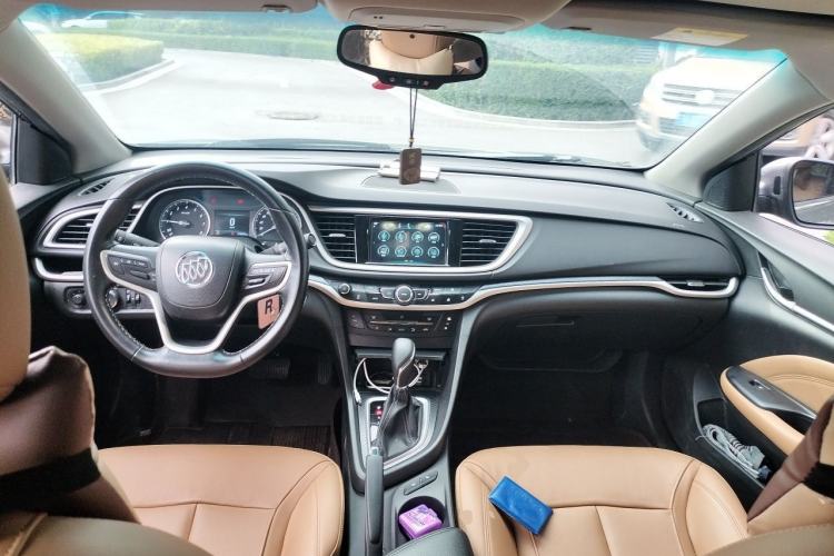 Used Buick GT 2018 18T Automatic Flagship Model Center Console