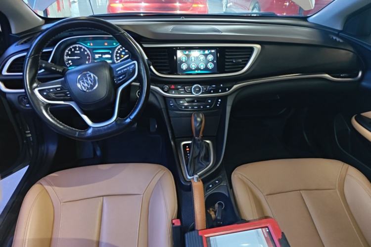 Used Buick GT 2018 18T Automatic Flagship Model Center Console