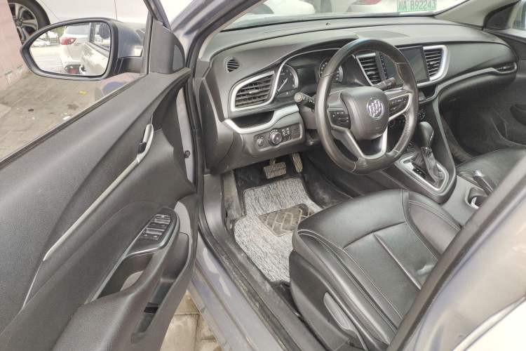 Used Buick GT 2018 18T Automatic Elite Model Driver Seat