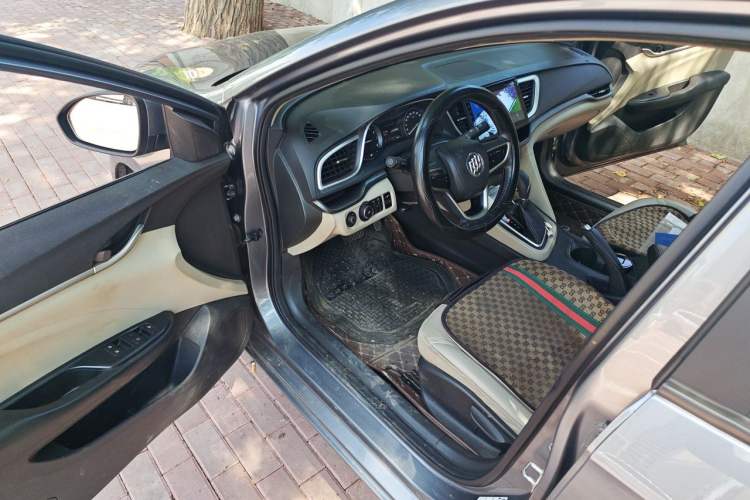 Used Buick GT 2018 15T Dual-Clutch Elite Model China V Standard Driver Seat