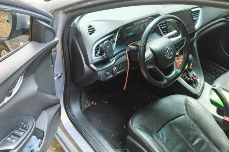 Used Buick GT 2018 18T Automatic Elite Model Driver Seat