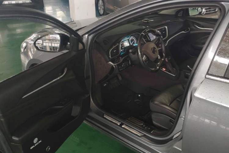 Used Buick GT 2018 18T Automatic Elite Model Driver Seat