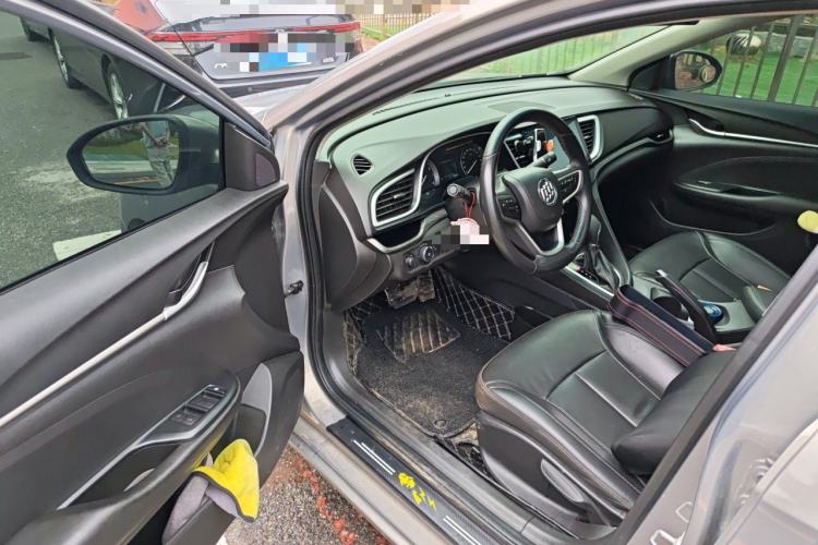 Used Buick GT 2018 18T Automatic Elite Model Driver Seat