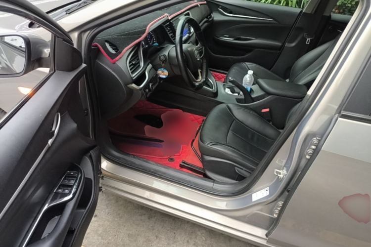 Used Buick GT 2018 18T Automatic Elite Model Driver Seat
