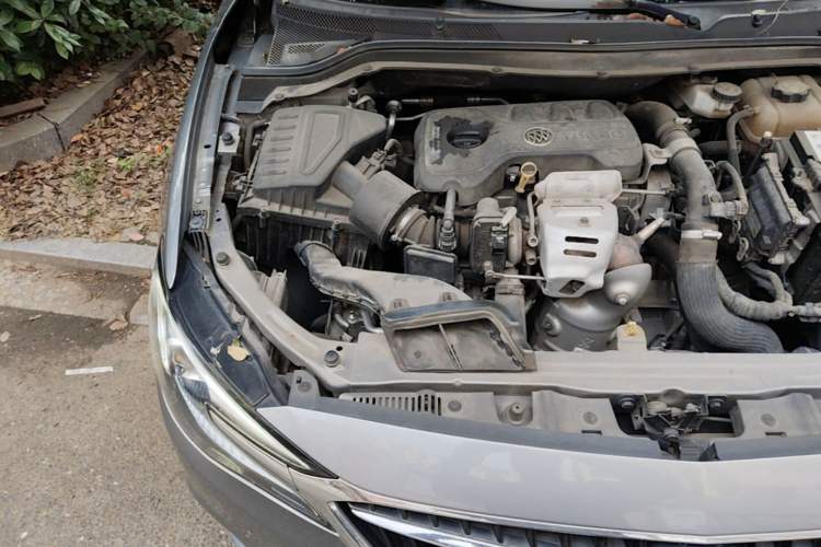 Used Buick GT 2018 15T Dual-Clutch Elite Model China V Standard Engine Bay Right
