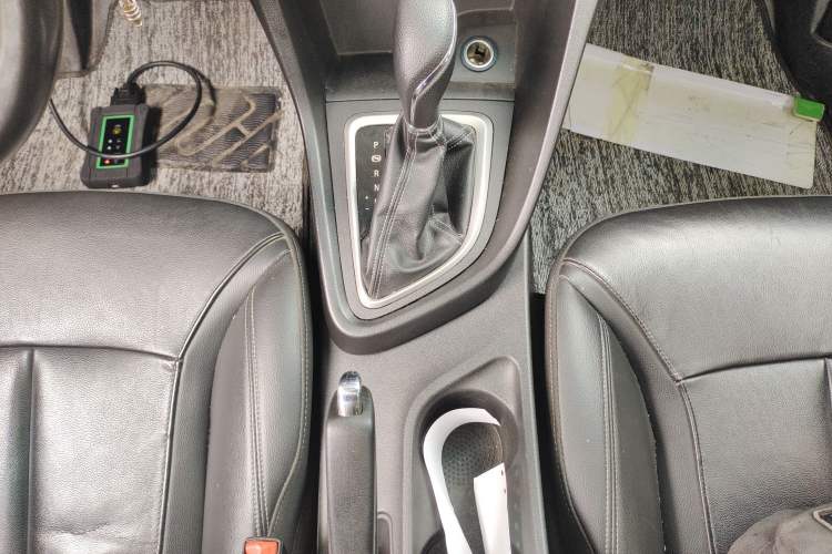 Used Buick GT 2018 18T Automatic Elite Model Gear Lever