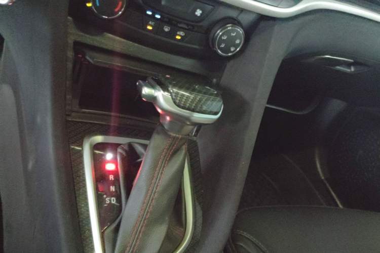 Used Buick GT 2018 18T Automatic Elite Model Gear Lever