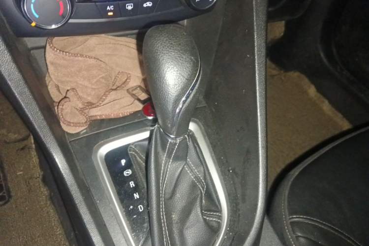 Used Buick GT 2018 18T Automatic Elite Model Gear Lever