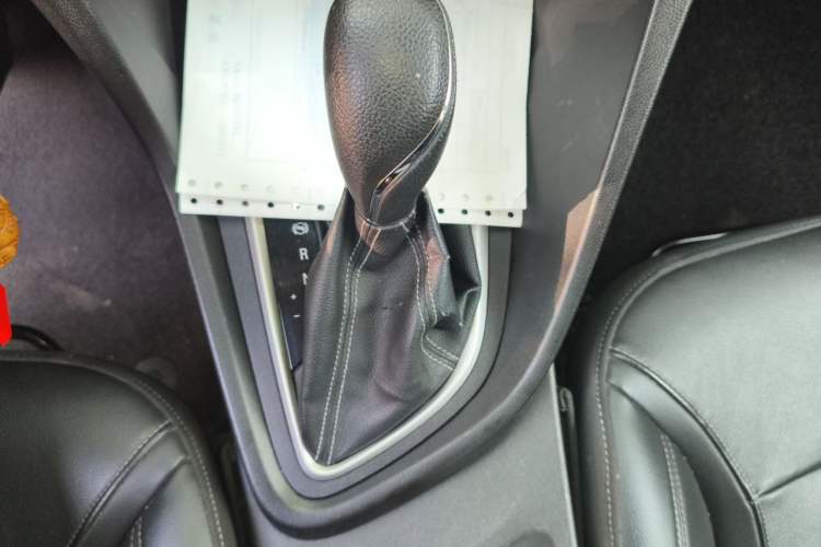 Used Buick GT 2018 18T Automatic Elite Model Gear Lever