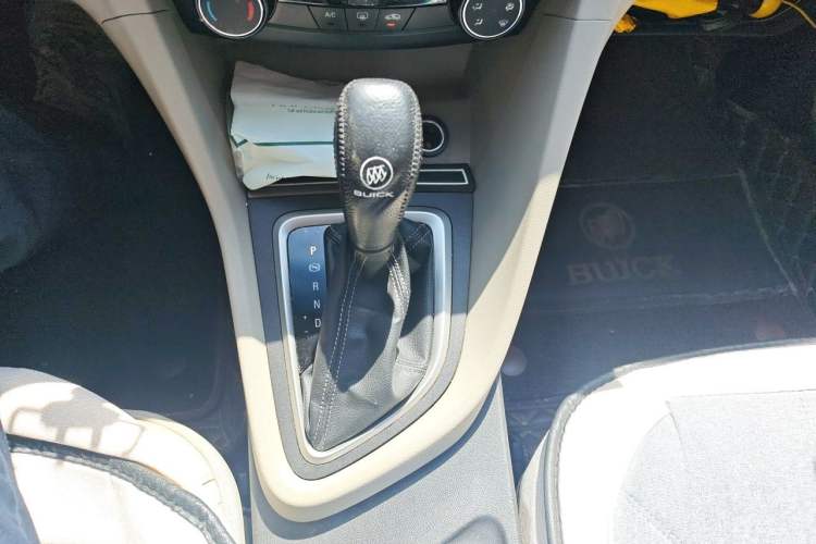 Used Buick GT 2018 15T Dual-Clutch Elite Model China V Standard Gear Lever