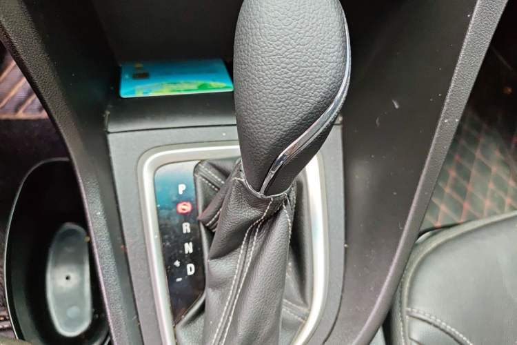 Used Buick GT 2018 18T Automatic Elite Model Gear Lever