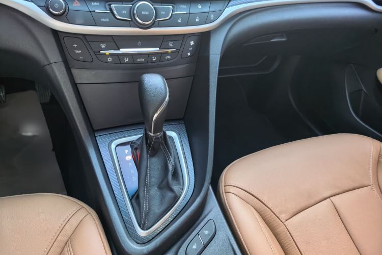 Used Buick GT 2018 18T Automatic Flagship Model Gear Lever