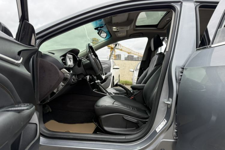 Used Buick GT 2018 18T Automatic Elite Model Interior 1