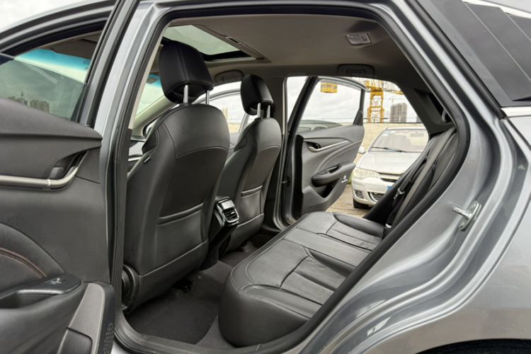 Used Buick GT 2018 18T Automatic Elite Model Interior 3