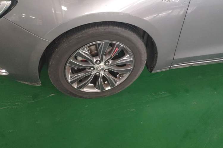 Used Buick GT 2018 18T Automatic Elite Model Left Front Wheel Hub