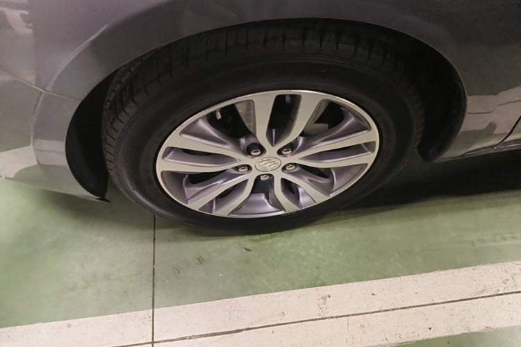 Used Buick GT 2018 18T Automatic Elite Model Left Front Wheel Hub