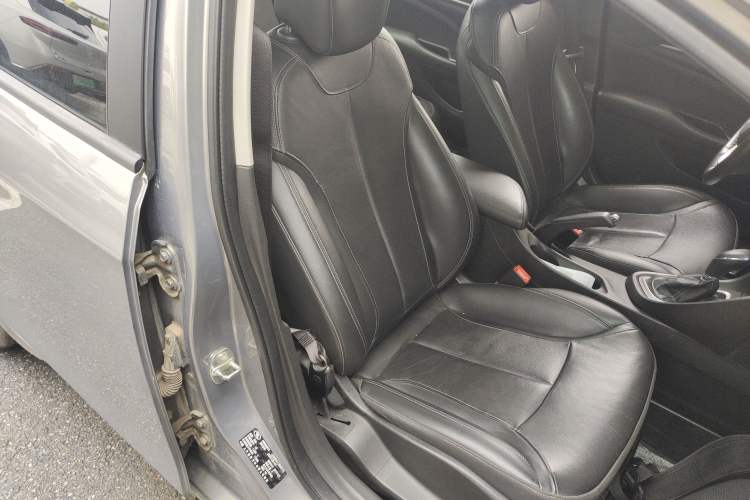 Used Buick GT 2018 18T Automatic Elite Model Right Front Seat