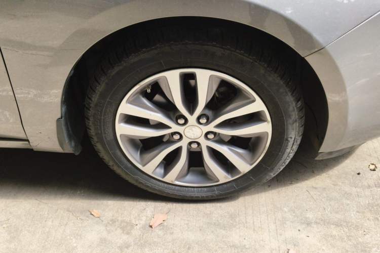 Used Buick GT 2018 18T Automatic Elite Model Right Front Wheel Hub
