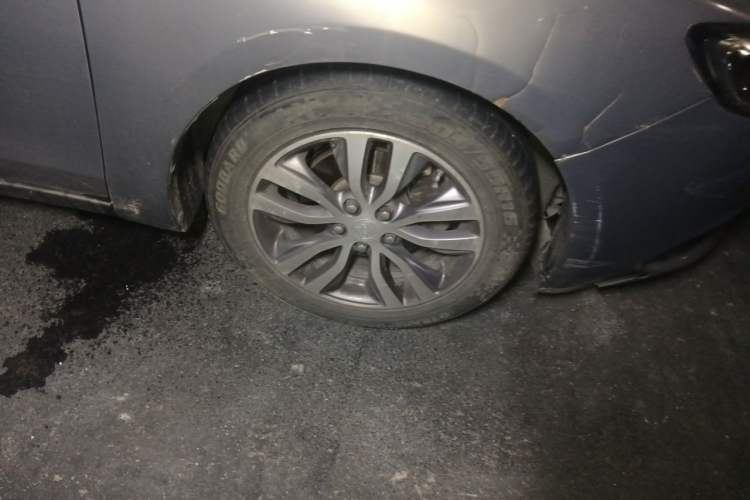 Used Buick GT 2018 18T Automatic Elite Model Right Front Wheel Hub