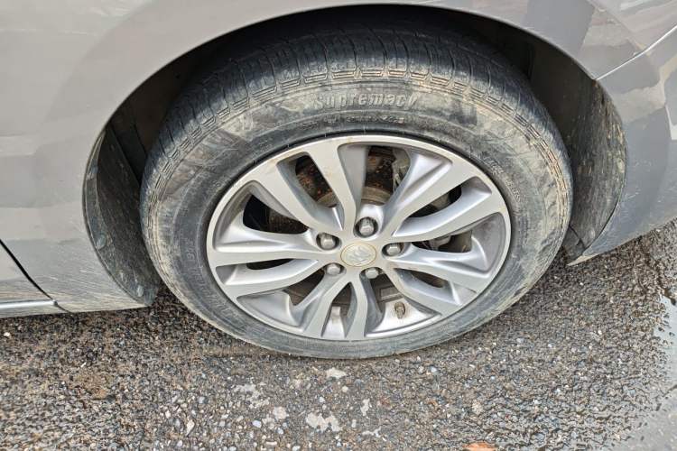 Used Buick GT 2018 18T Automatic Elite Model Right Front Wheel Hub