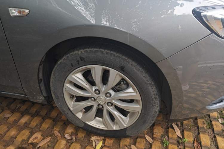 Used Buick GT 2018 15T Manual Elite Version China V Standard Right Front Wheel Hub