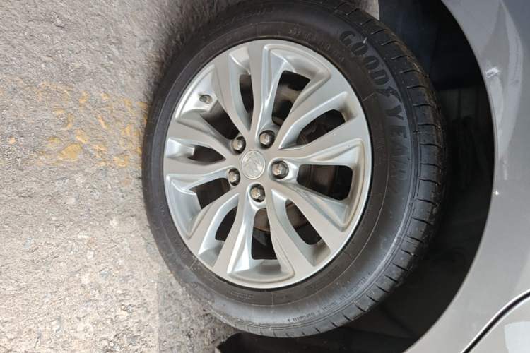 Used Buick GT 2018 15T Manual Elite Version China V Standard Right Rear Wheel Hub