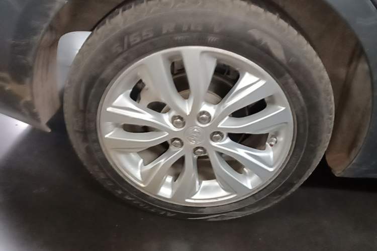Used Buick GT 2018 15T Dual-Clutch Elite Model China V Standard Right Rear Wheel Hub